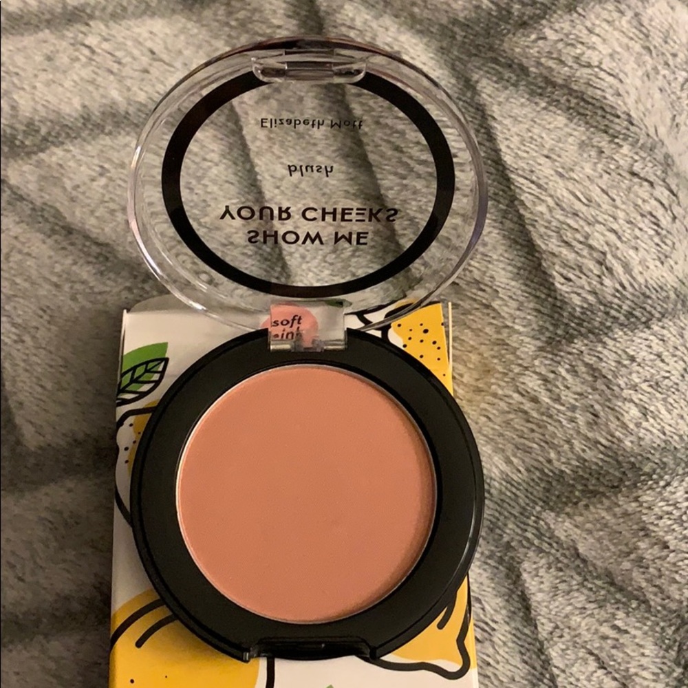 Blush - Picture 2 of 8